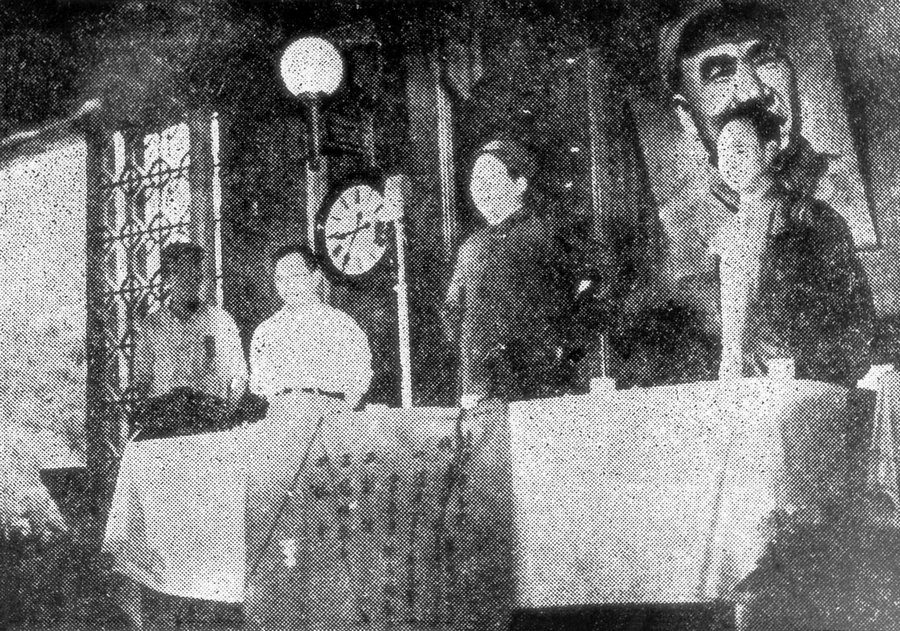 1949年8月9日北平市各界代表会议上毛主席发表重要讲话，号召全市人民除了国民党反动派的残余及其潜伏的特务分子外，一致团结起来，为克服困难，建设人民的首都而奋斗.jpg