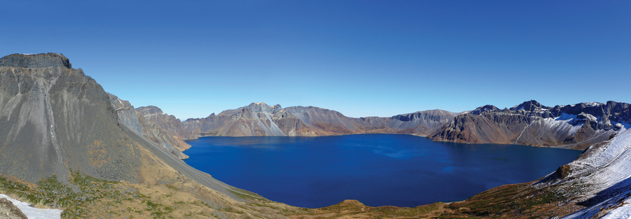 长白山天池是典型的火山口湖（长白山天池）.jpg