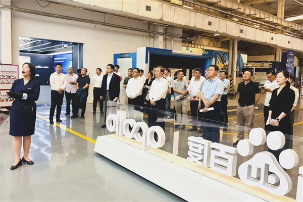 推动智能网联车新业态高质量发展——市政协科教委赴经开区调研.jpg