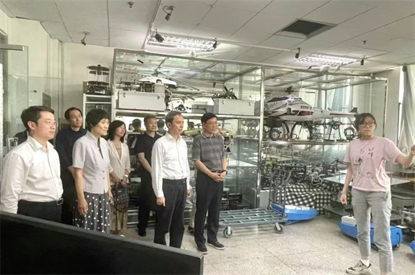 市政协副主席卢彦赴清华大学走访委员