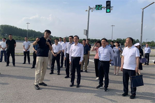 市政协聚焦智能网联汽车产业高质量发展赴顺义区调研
