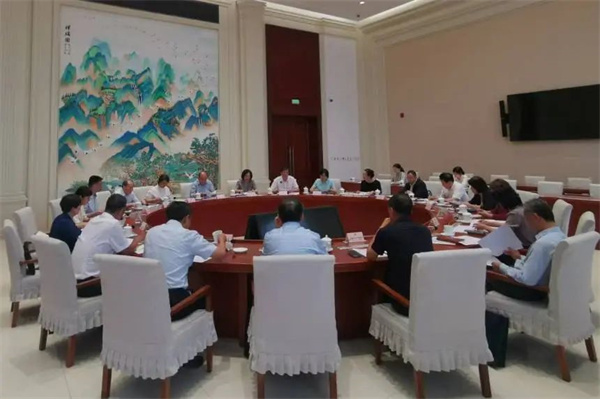 市政协港澳台侨和外事委员会召开2025年第二季度学习座谈会