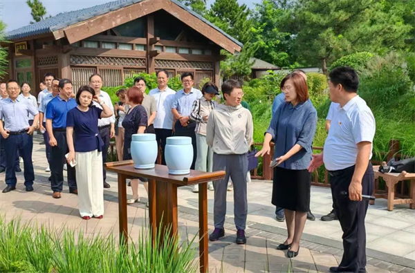 市政协议题监督小组就殡葬领域治理情况进行考察调研.png