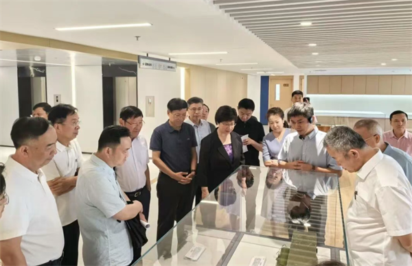 日前，市政协副主席燕瑛率队赴北京大学走访彭练矛、沈兴海、徐东升等委员，并参加“科教委员讲科教”第四场活动。.png