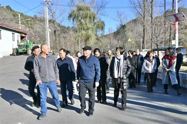 市政协组织党外委员开展专题视察