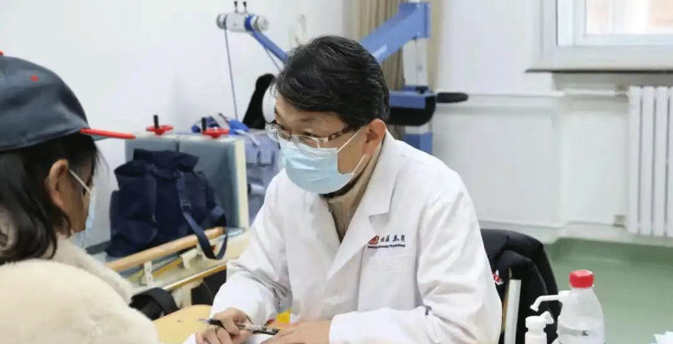 葛庆岗委员：医者仁心 履职为民