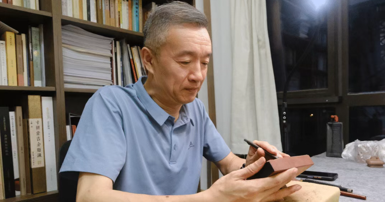 尹海龙委员：沉心刀笔 守护汉字源流