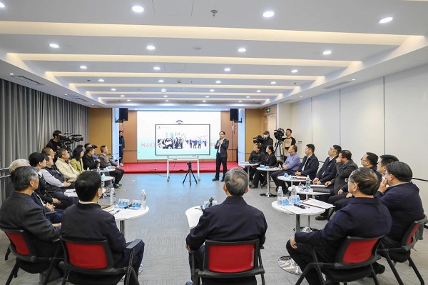 破解“单车围站”难题——昌平区政协组织首场“京华议事厅”活动.jpg