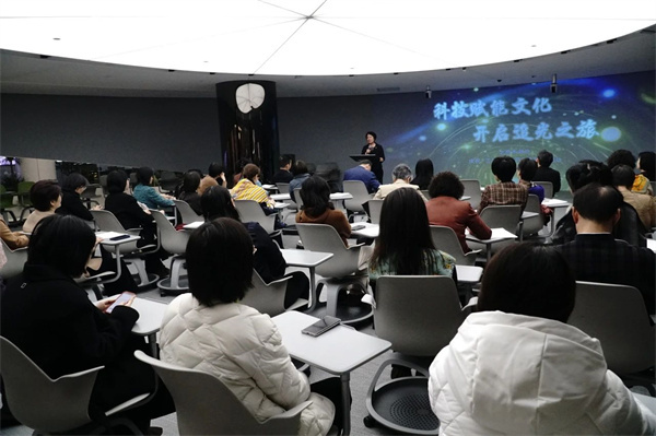 科技赋能文化 开启追光之旅——市政协举办庆祝“三八”妇女节女委员联谊活动.jpg
