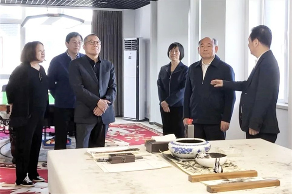 市政协副主席崔述强走访看望新的社会阶层人士委员.jpg