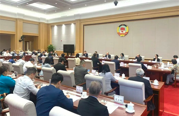 同心共贺华诞 并肩再谱新篇——市政协港澳委员、港澳台侨和对外友好工作顾问、内地界别委员参加国庆活动.png