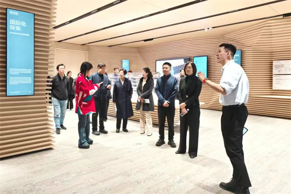 推动人工智能和教育教学深度融合——市政协科教委调研相关科技企业和学校