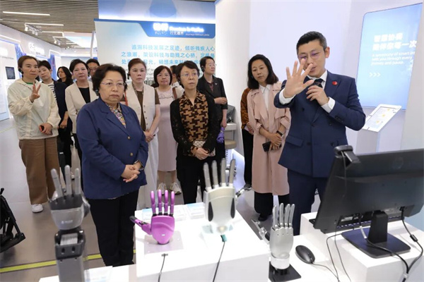 科技助老 乐享康养——市政协聚焦推进养老事业与养老产业协同发展赴丰台区调研