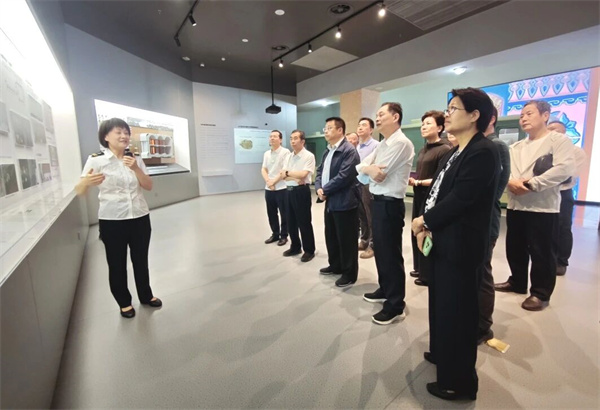 回望发展足迹 深悟规划要义 助力北京“十五五”开好局、起好步——市政协学习委召开第二季度学习座谈会