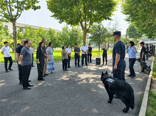 市政协围绕《北京市养犬管理规定（修正草案）》立法协商开展调研