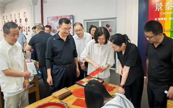 市政协副主席郭延红走访顾伟达委员并进行专题座谈交流