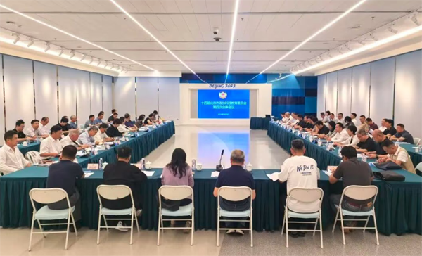 市政协科教委召开第四次全体会议并组织委员视察