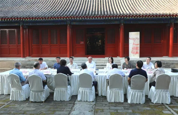 市政协召开院士委员座谈会